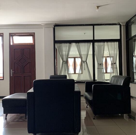 هتل Oyo 93380 Penginapan Mangkoe Barokah