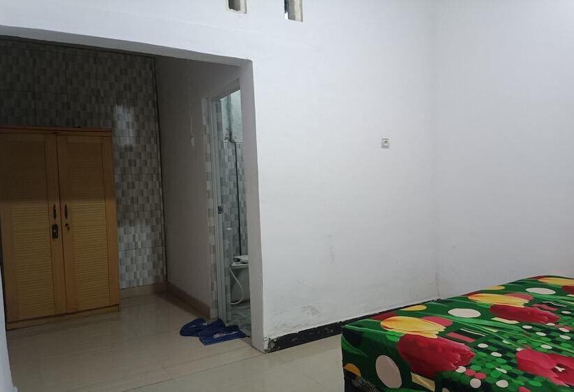 هتل Oyo 93408 Penginapan Annisya