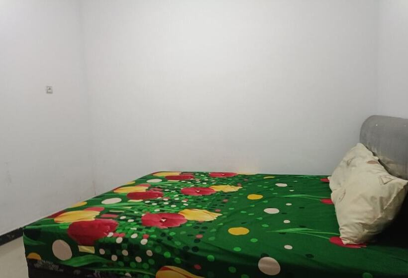 هتل Oyo 93408 Penginapan Annisya