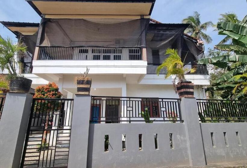 בית מלון כפרי Spot On 93367 Wisma Sidosari Syariah