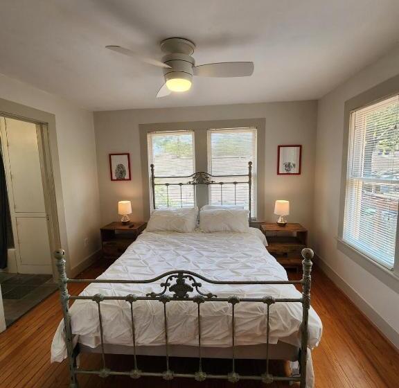 پانسیون Cute & Quiet Garage Apt Home