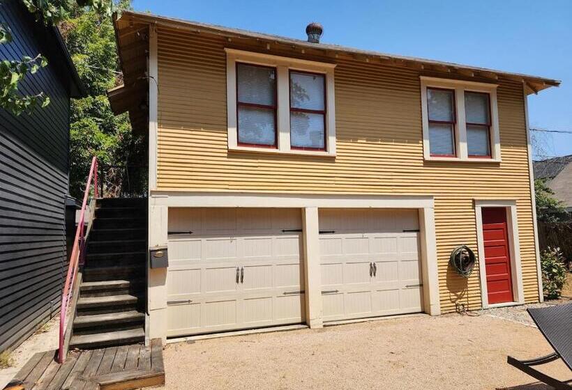 پانسیون Cute & Quiet Garage Apt Home
