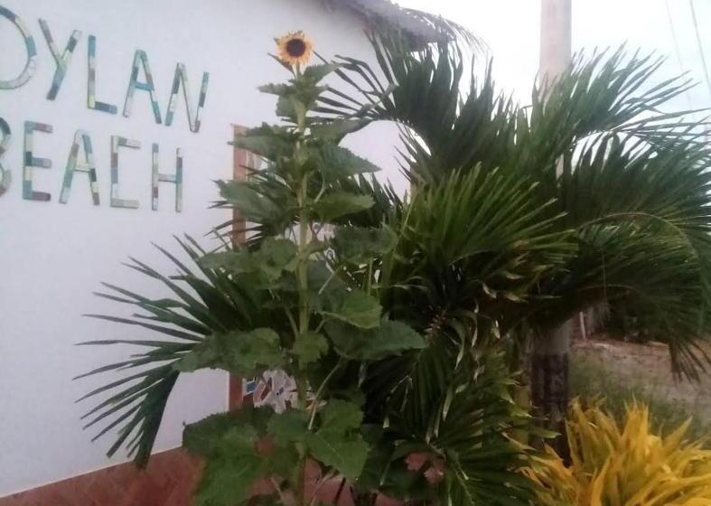 ペンション Dylan Beach