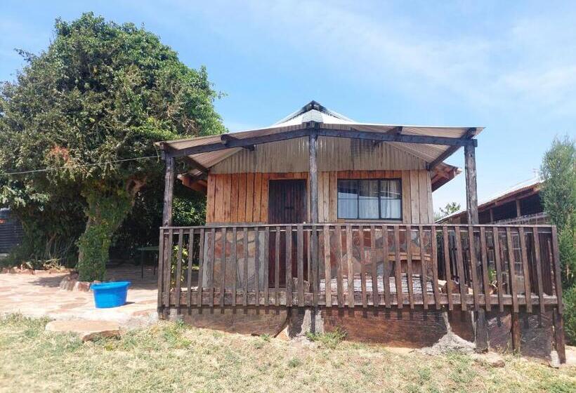 پانسیون Kanunka House