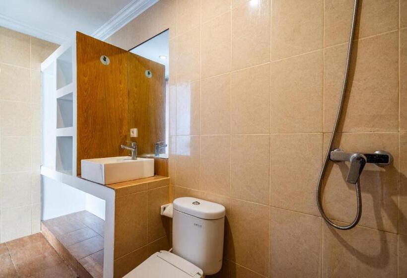 膳宿费 Lumturi House   Centrally Located