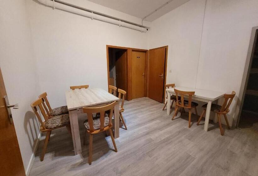 ユースホステル Pension Für Monteure