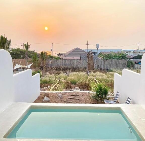 تختخواب و صبحانه Kamari Cafe&resort Kohlarn คามารีคาเฟ่แอนด์รีสอร์ทเกาะล้าน