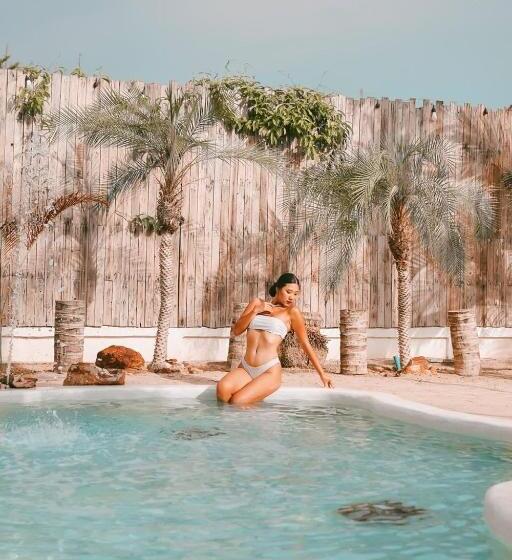 تختخواب و صبحانه Kamari Cafe&resort Kohlarn คามารีคาเฟ่แอนด์รีสอร์ทเกาะล้าน
