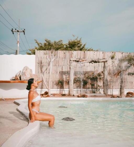 تختخواب و صبحانه Kamari Cafe&resort Kohlarn คามารีคาเฟ่แอนด์รีสอร์ทเกาะล้าน