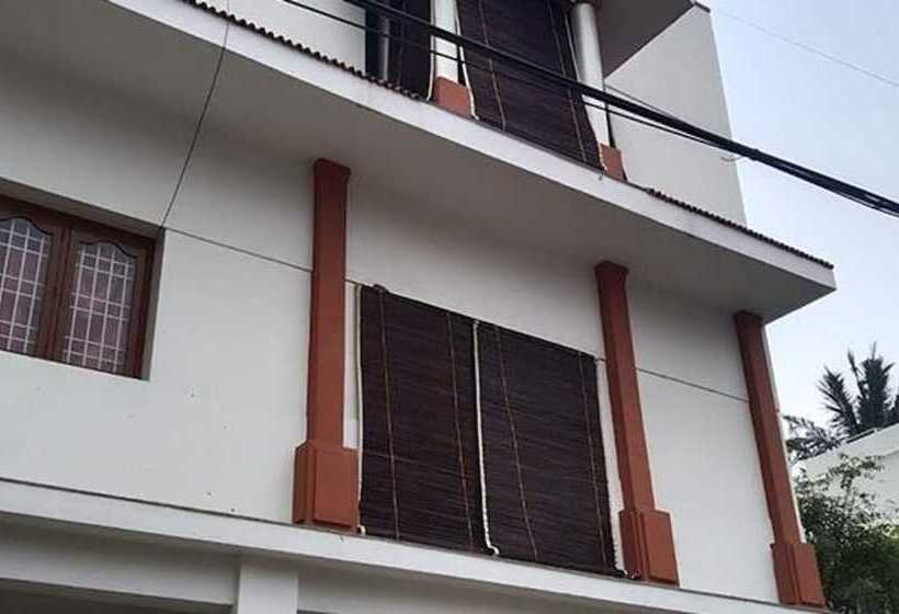 هتل Fabexpress Aathira Inn