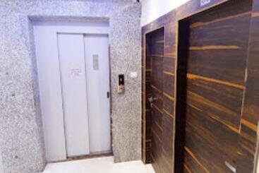 هتل Flowers Inn,patna