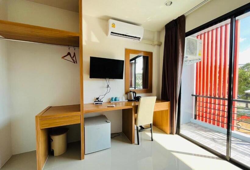 هتل Jhen House