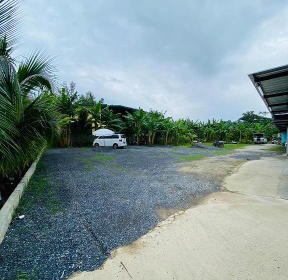هتل Jhen House