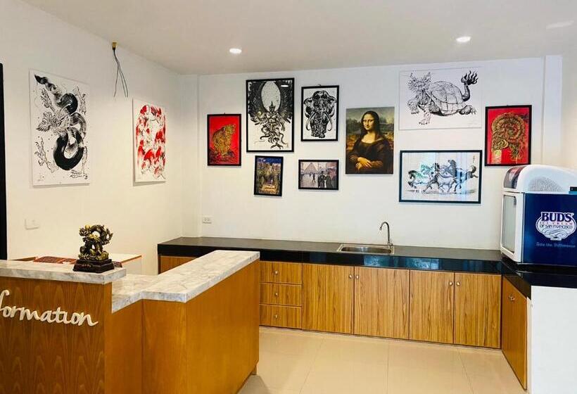 هتل Jhen House