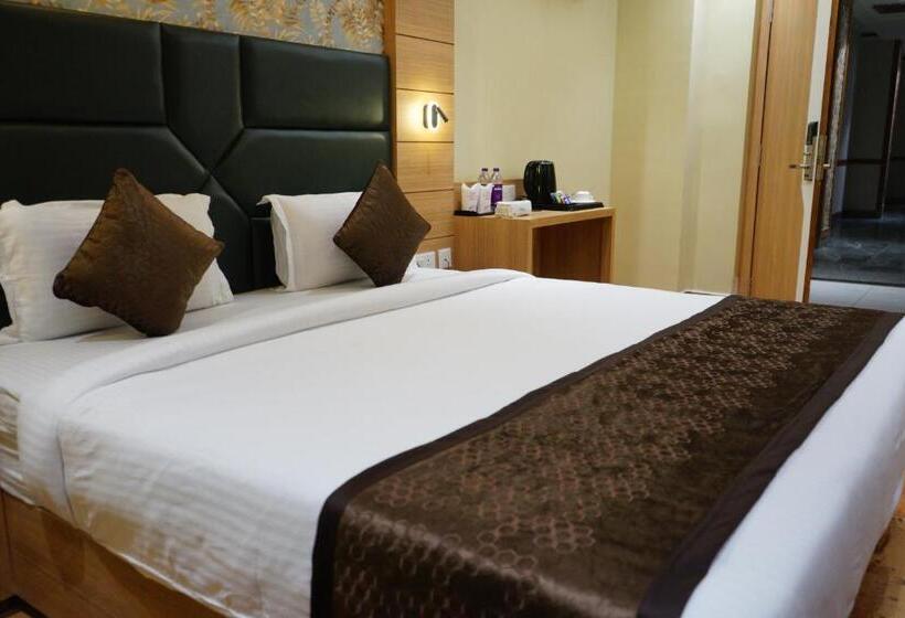 Отель Neelgiri Grand