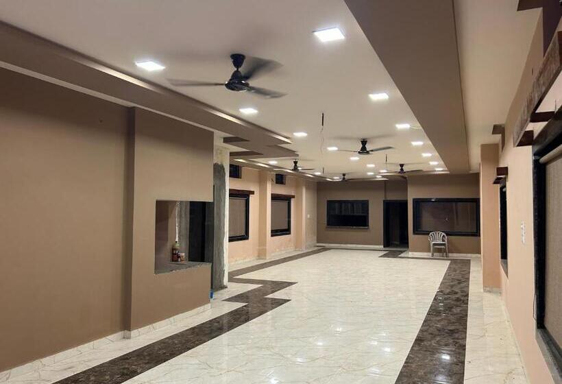 호텔 New Agrawal Pudi Bhandar