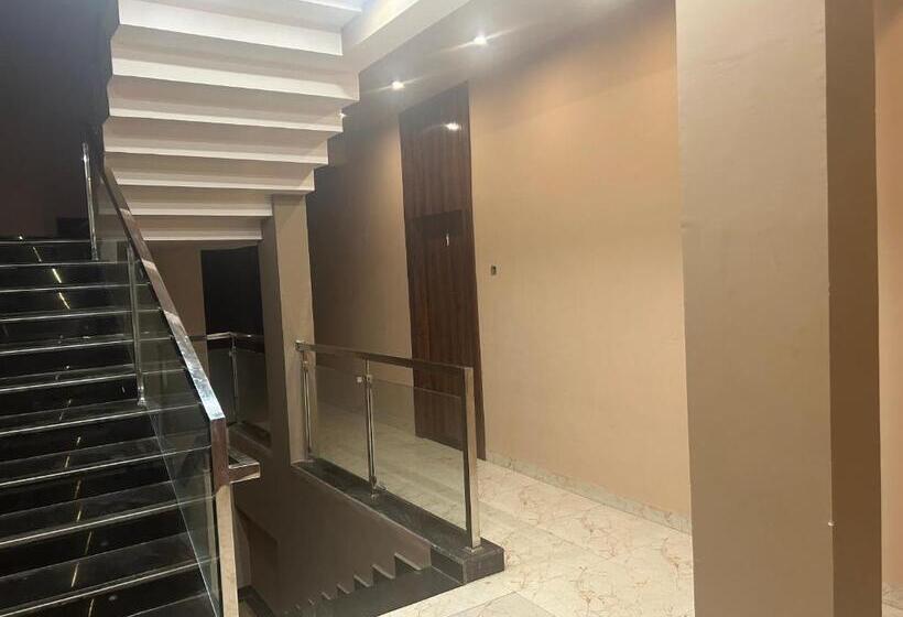 호텔 New Agrawal Pudi Bhandar