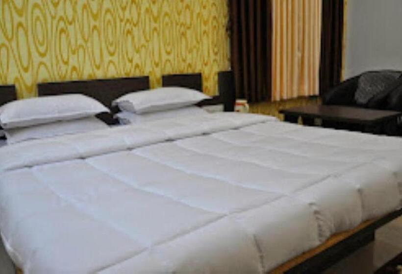 בית מלון כפרי Om Executive, Satara