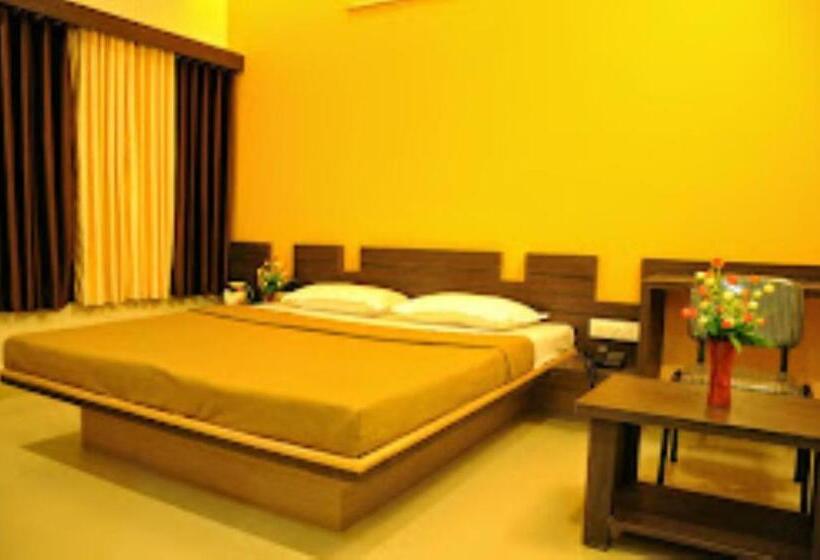 בית מלון כפרי Om Executive, Satara