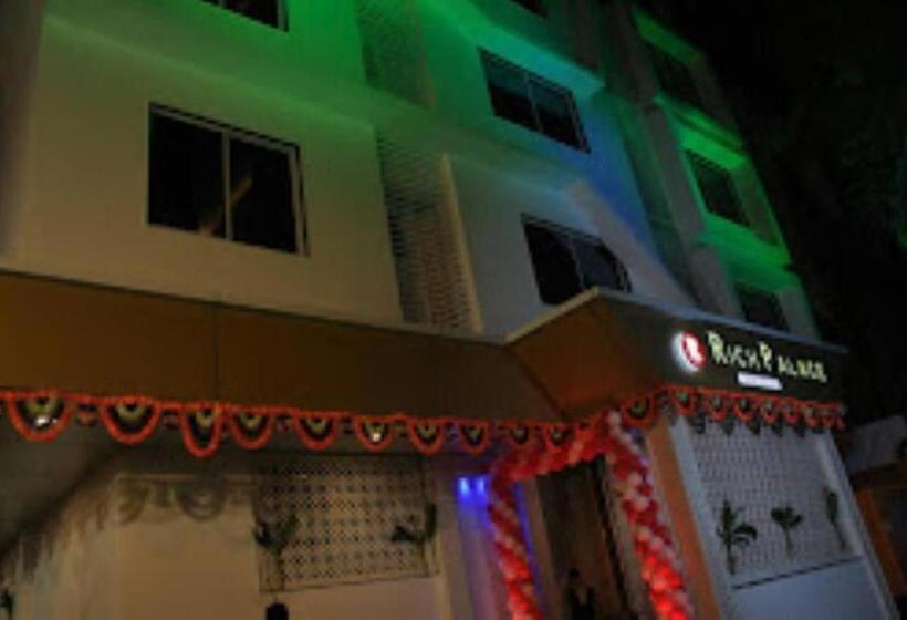 בית מלון כפרי Rich Palace, Jalgaon