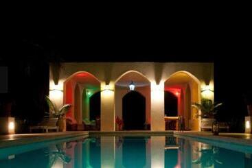 هتل Sawa Sawa Beach House
