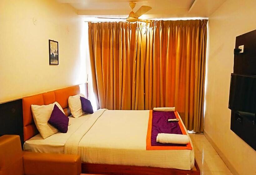 هتل Staymaker Balaji Gold Inn