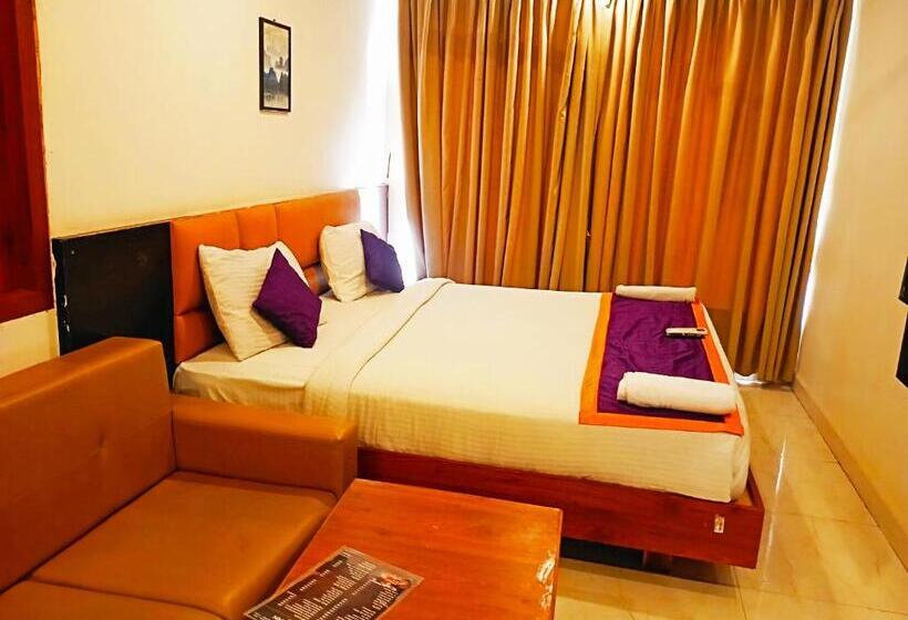 هتل Staymaker Balaji Gold Inn
