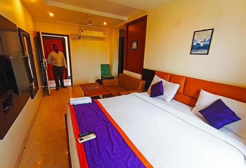 هتل Staymaker Balaji Gold Inn