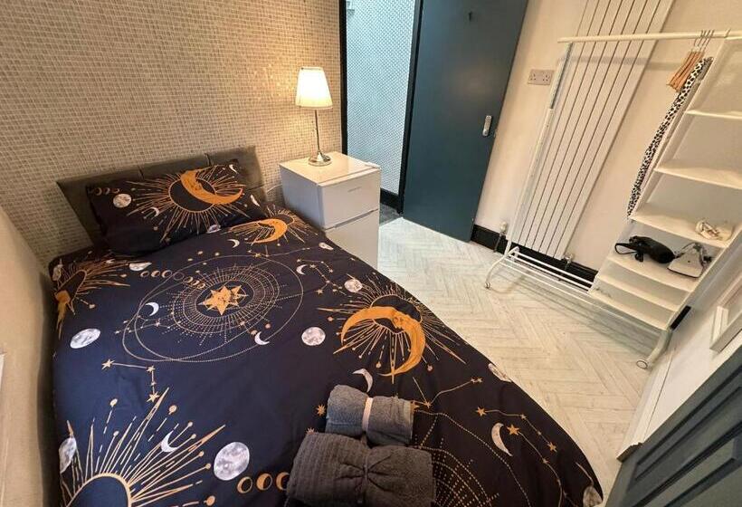 פנסיון 10 Minutes To Central London Vaux