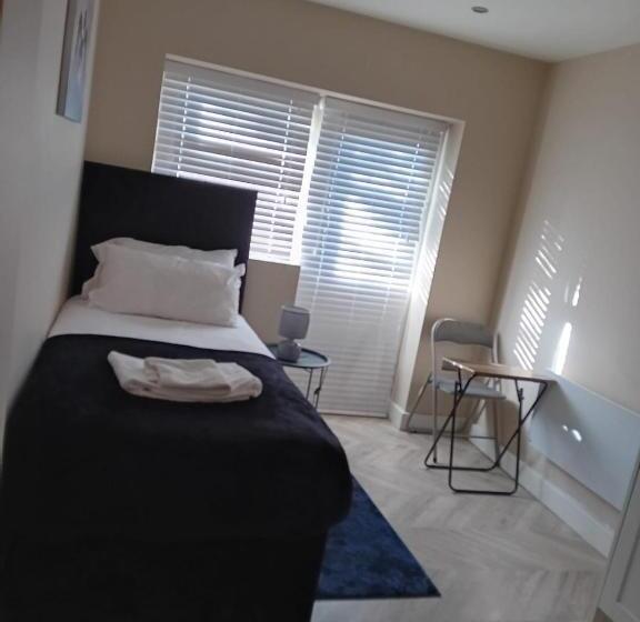 بنسيون Harrow Guest House   Cecil Ha3