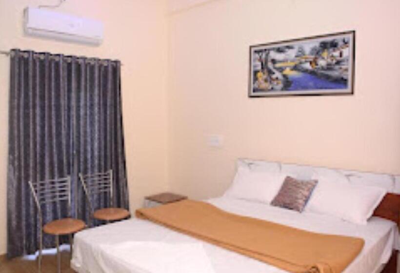 펜션 Nanashri Guest House & Restaurants Pimpalgaon