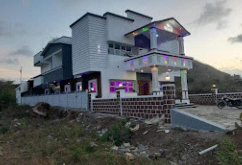 펜션 Nanashri Guest House & Restaurants Pimpalgaon