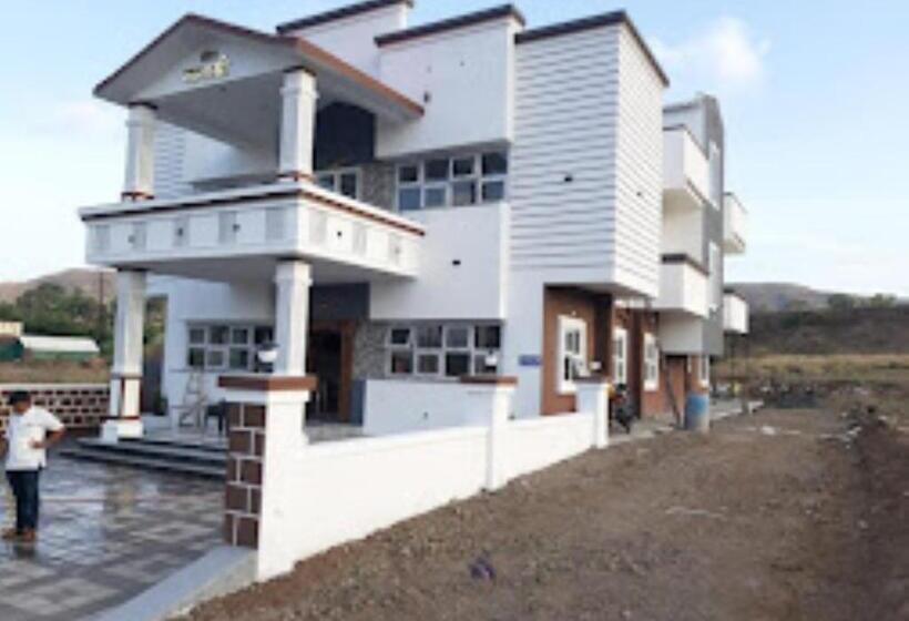 펜션 Nanashri Guest House & Restaurants Pimpalgaon