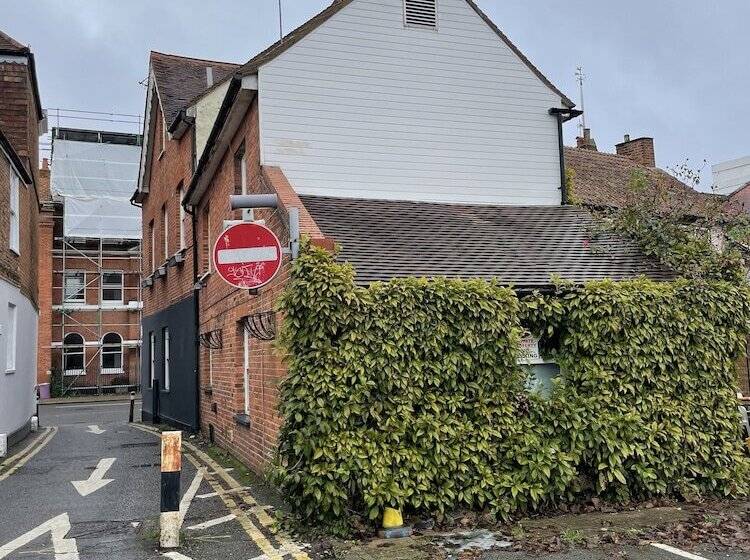 بنسيون Windsor Wine & Dine