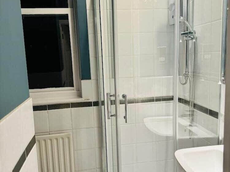 بنسيون Windsor Wine & Dine