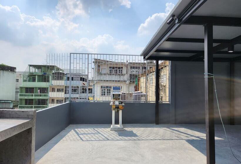 Ti Thong Hostel