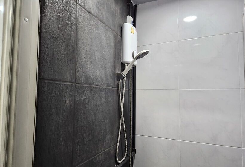Ti Thong Hostel