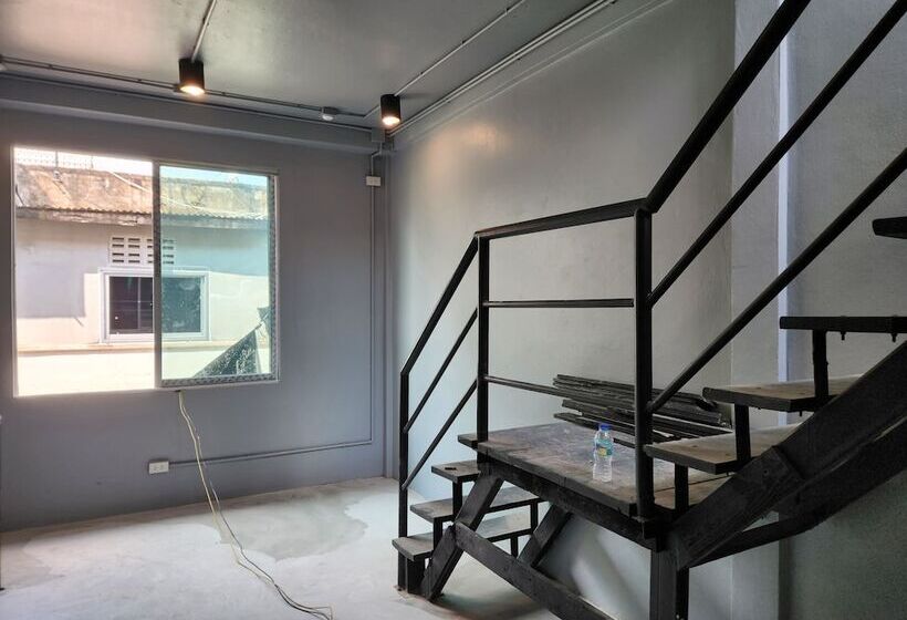 Ti Thong Hostel