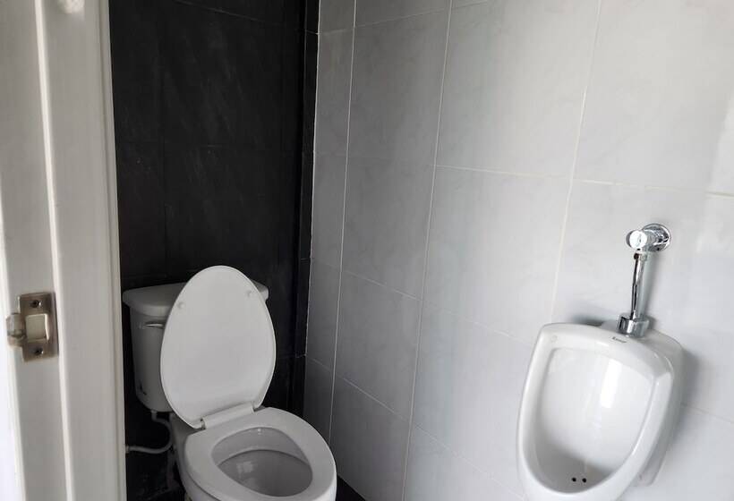 Ti Thong Hostel