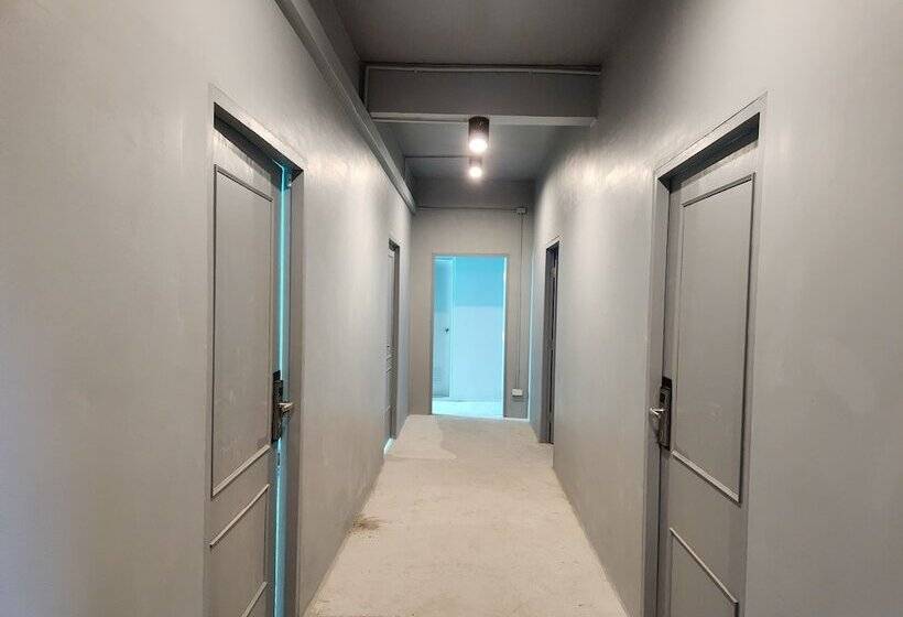 Ti Thong Hostel