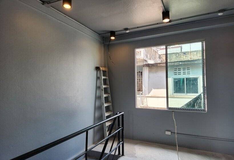 Ti Thong Hostel