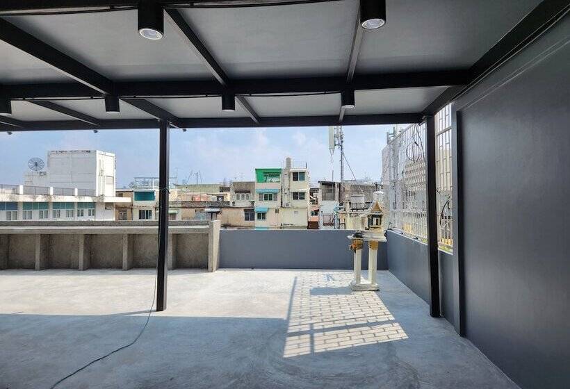 Ti Thong Hostel
