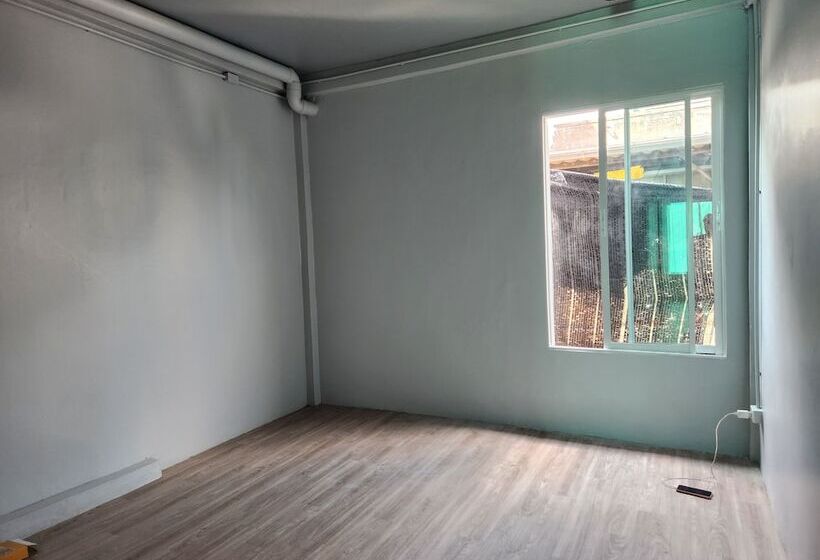 Ti Thong Hostel
