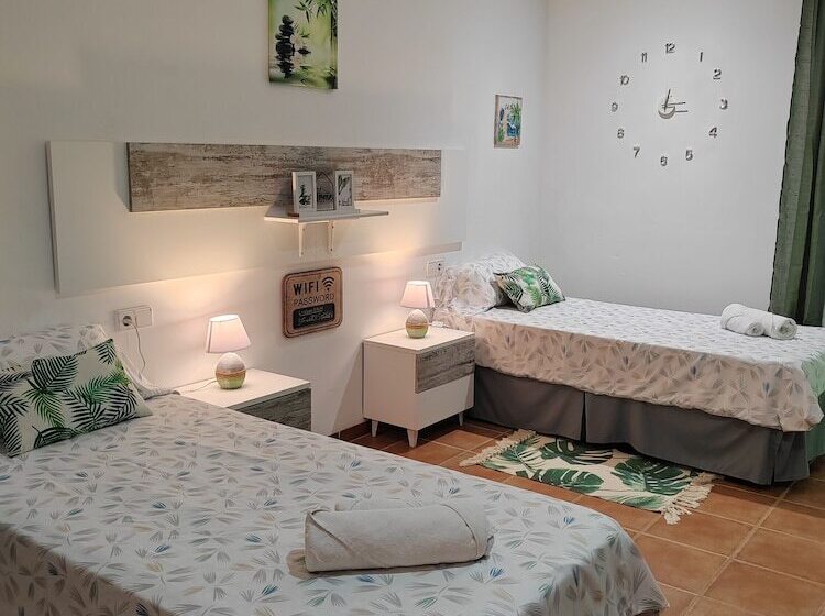 تختخواب و صبحانه Las Salinas House Private Rooms