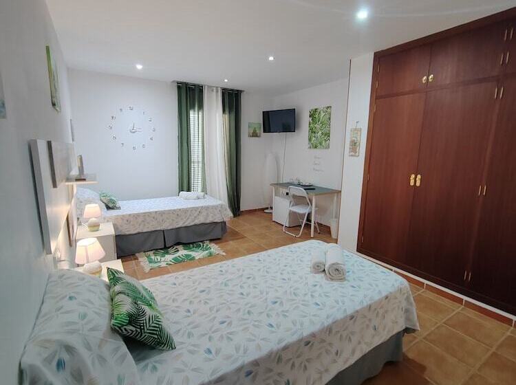 تختخواب و صبحانه Las Salinas House Private Rooms