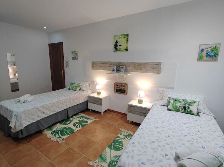 تختخواب و صبحانه Las Salinas House Private Rooms