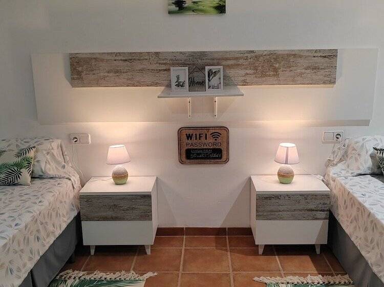 تختخواب و صبحانه Las Salinas House Private Rooms