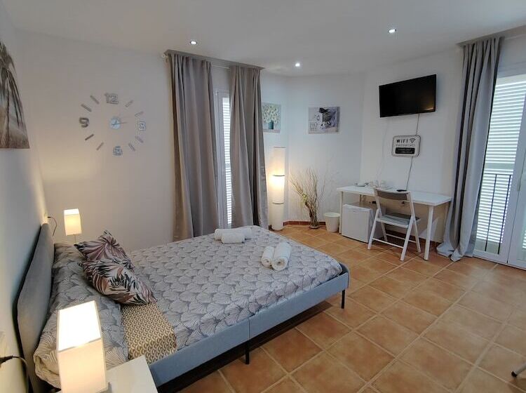 تختخواب و صبحانه Las Salinas House Private Rooms