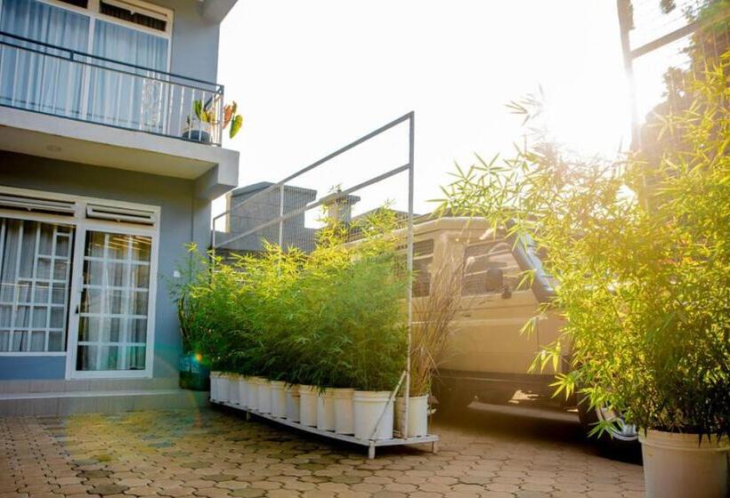 تختخواب و صبحانه Riverpoint Inn, Arusha