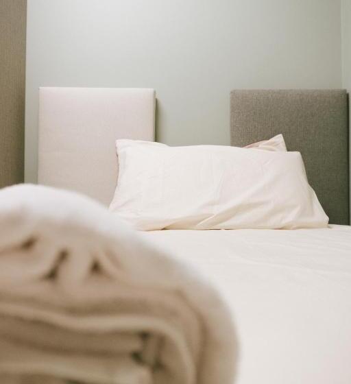 تختخواب و صبحانه Suave Luxury Room